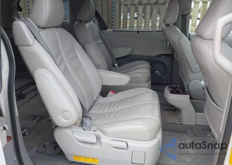 2013 Toyota Sienna Xle 7 Passenger z USA, uszkodzony, nr VIN 5TDDK3DC3DS049505